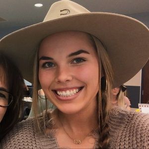 Meet your Posher, Carson